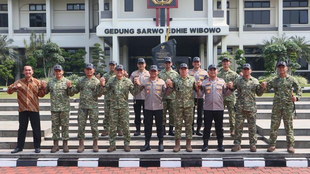 Perkuat Sinergitas dan Soliditas, Kapolda Metro Jaya Silaturahmi Bersama Pangdam Jaya dan Pangkopassus